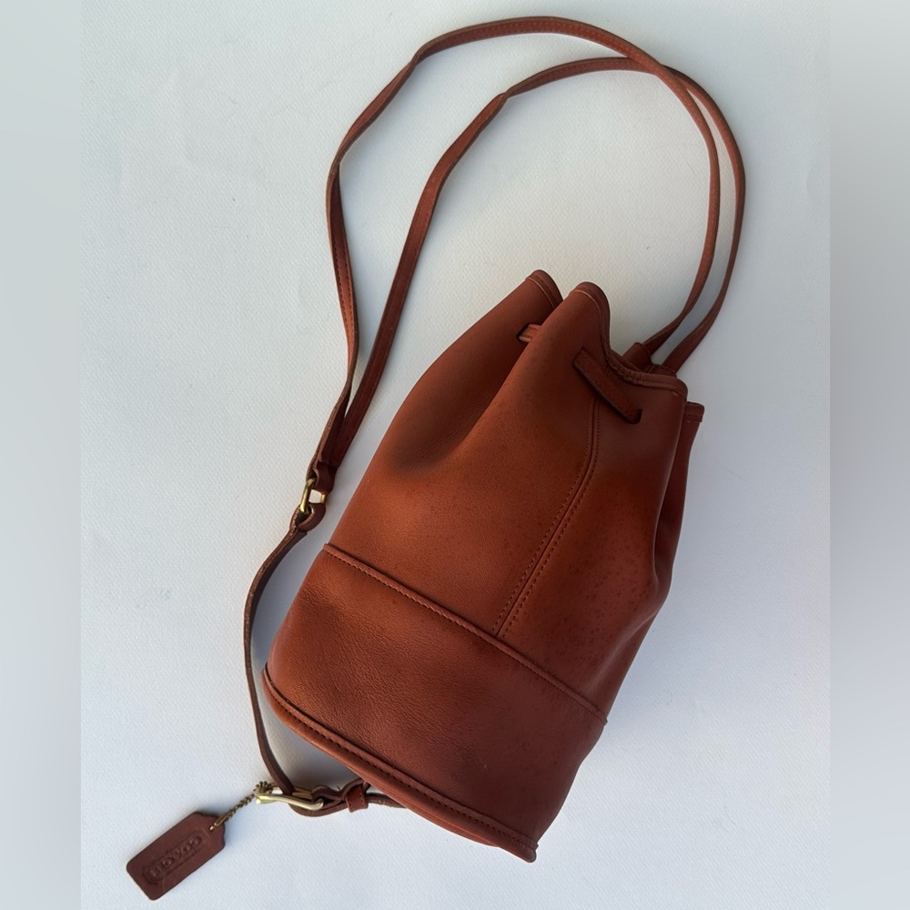 Authentic Vintage COACH Bixby Leather Drawstring Small sling Bucket bag (9984)